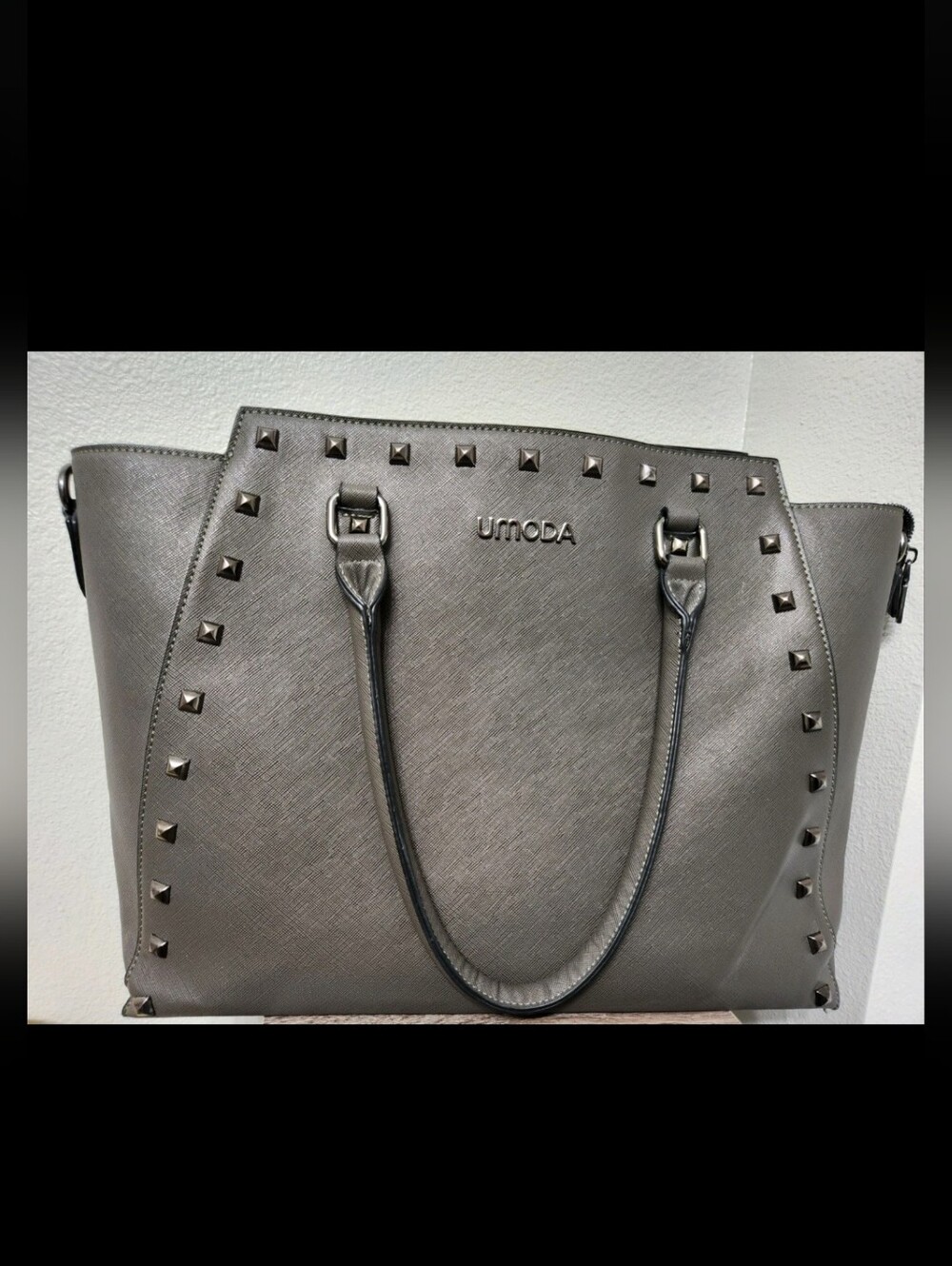 Umoda Faux Leather Laptop Bag Gray Vinyl Studded. No shoulder strap